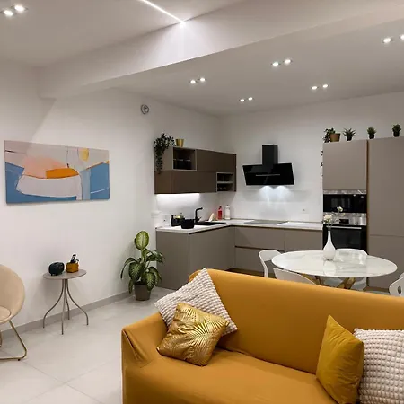 Rdhomes Falvo, Vomero * 나폴리