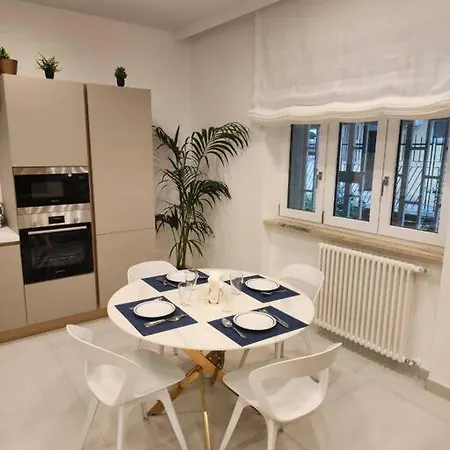 Rdhomes Falvo, Vomero アパート