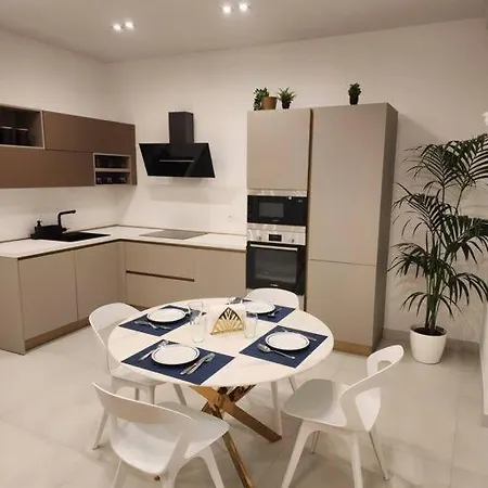 Rdhomes Falvo, Vomero * ナポリ