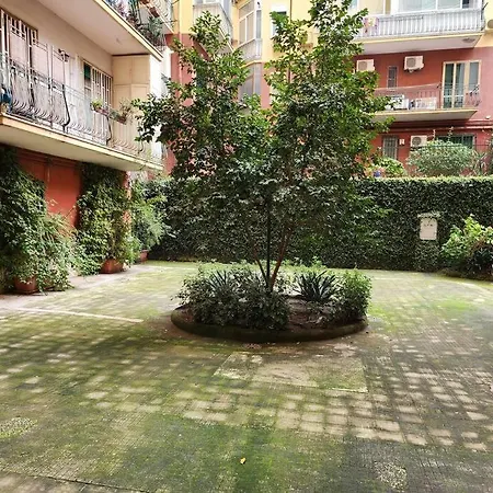 Rdhomes Falvo, Vomero * ナポリ