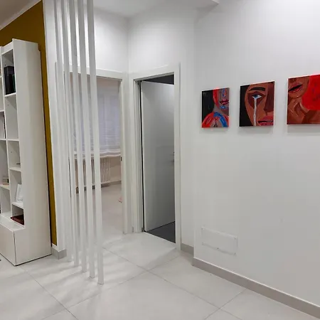 Rdhomes Falvo, Vomero アパート