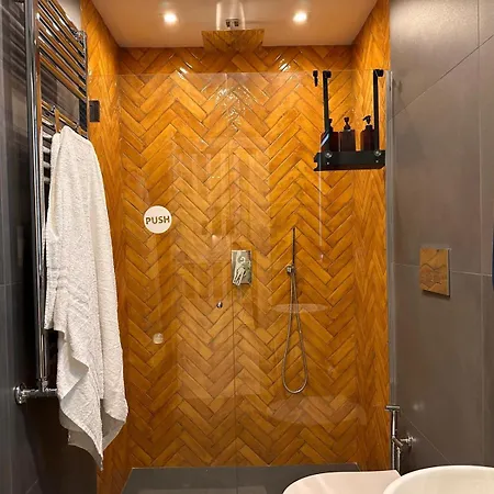 Rdhomes Falvo, Vomero アパート *