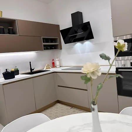 Rdhomes Falvo, Vomero ナポリ