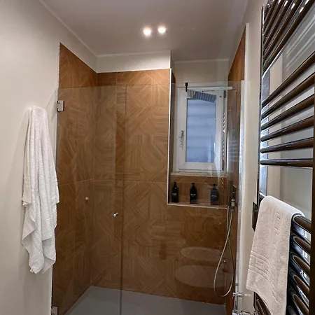 Rdhomes Falvo, Vomero * ナポリ