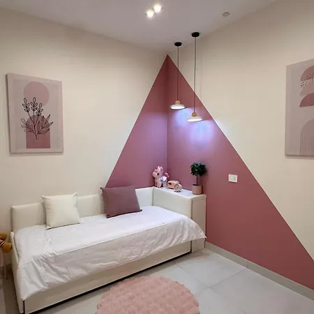 Rdhomes Falvo, Vomero アパート