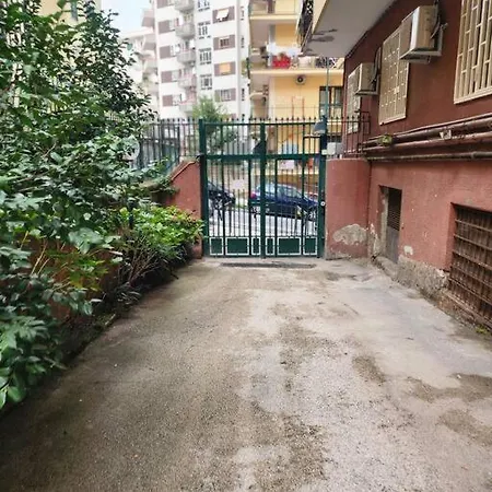 Rdhomes Falvo, Vomero Daire *