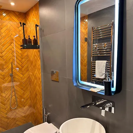 Rdhomes Falvo, Vomero